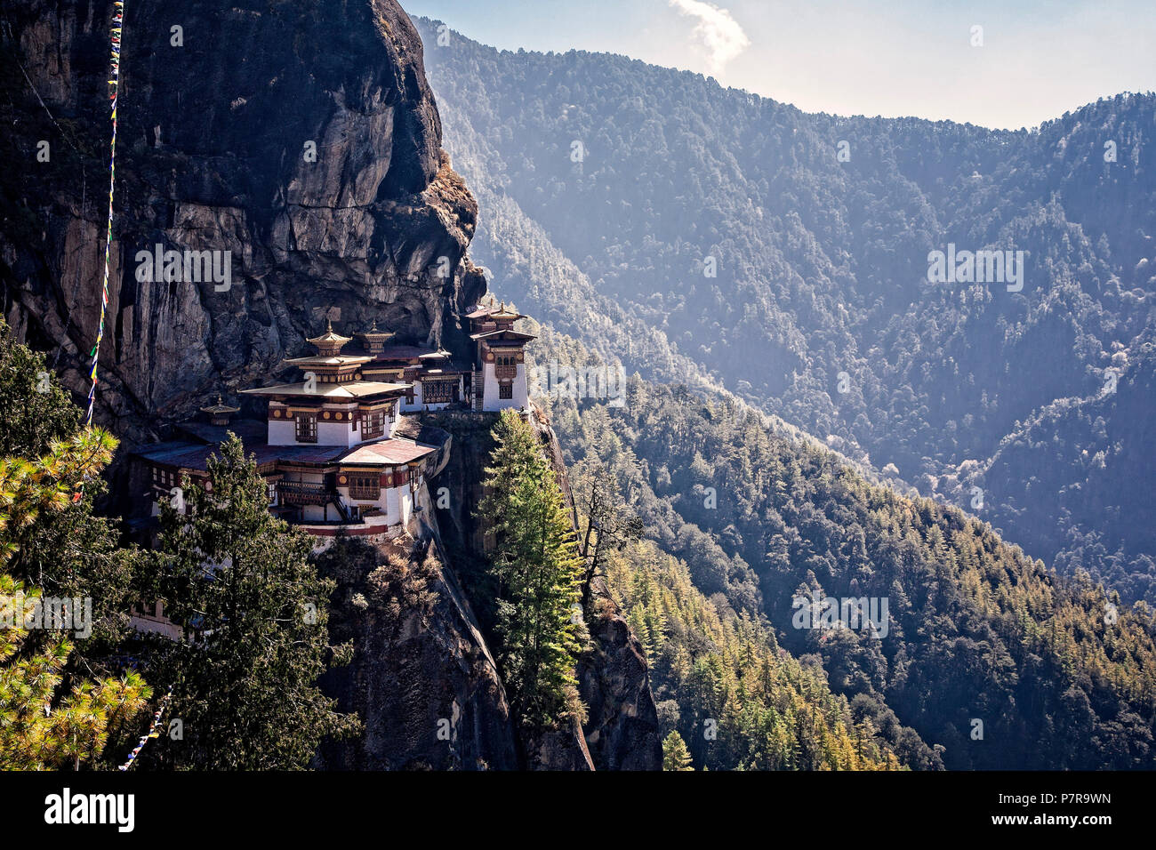 Taktsang Palphug Kloster oder die Tiger Nest in der Nähe von Paro Bhutan war ursprünglich auf 1692. Stockfoto