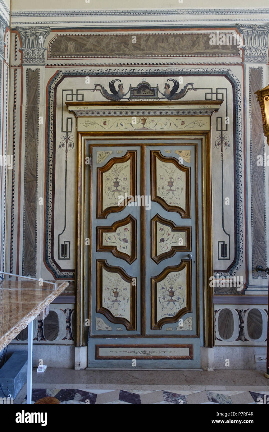 Englisch: Innenansicht von Vizcaya Museum und Gärten - Miami, Florida, USA. 13 März 2017, 11:51:26 146 geschlossene Loggia Tür - Vizcaya Museum und Gärten - Miami, Florida - DSC 08424 Stockfoto