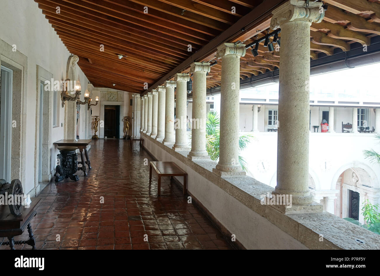 Englisch: Innenansicht von Vizcaya Museum und Gärten - Miami, Florida, USA. 13 März 2017, 12:05:15 167 Galerie - Vizcaya Museum und Gärten - Miami, Florida - DSC 08487 Stockfoto