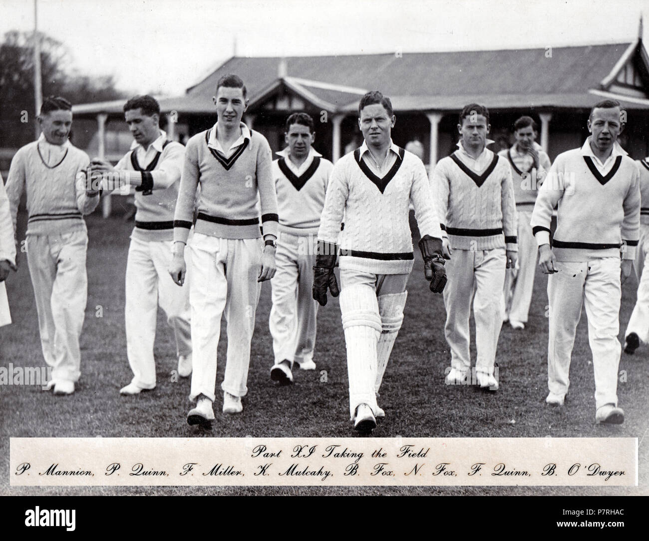 Englisch: Belvedere Hochschule letzten Schüler das Feld im Match gegen die in 1936. 8 1936 Vergangenheit vs vorhanden 5. Stockfoto