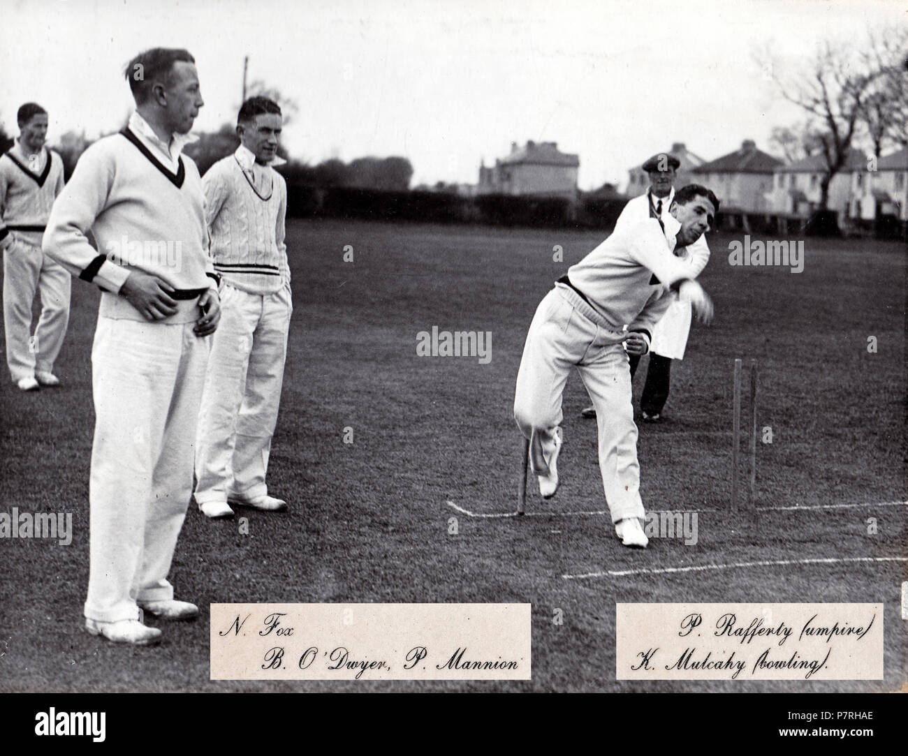 Englisch: Vergangenheit Schüler von Belvedere Hochschule vorbereiten für Match gegen den derzeitigen Schülerinnen und Schüler im Jahr 1936. 8 1936 Vergangenheit vs vorhanden 6. Stockfoto