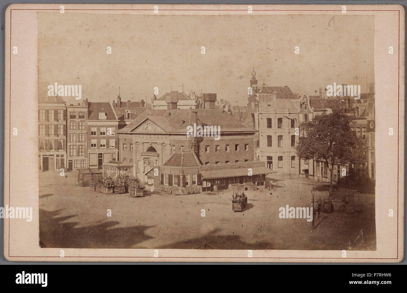 Beschreibung De voormalige Boterwaag op het Rembrandtplein, afgebroken 1874 Documenttype foto Vervaardiger Reynet de la Rue, P.H.J. Collectie Collectie Stadsarchief Amsterdam: kabinetfoto Datering's 1872 t/m 1874 Geografische naam Rembrandtplein Inventarissen Http://archief.amsterdam/archief/10005/1526 Afbeeldingsbestand 010005001526 erzeugt mit Dememorixer. 1872 t/m 1874 129 De voormalige Boterwaag op het Rembrandtplein, afgebroken 1874 Stockfoto