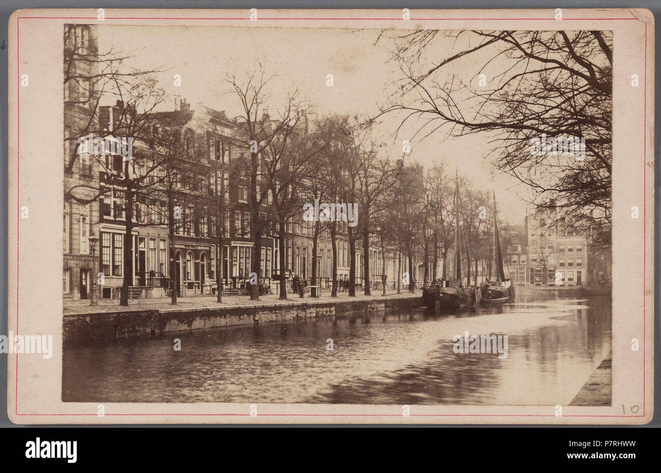 Beschreibung Herengracht 2-42 (v. r. n. l.), gezien in noordelijke Richting, naar de Brouwersgracht Documenttype foto Vervaardiger Reynet de la Rue, P.H.J. Collectie Collectie Stadsarchief Amsterdam: kabinetfoto Datering's 1883 t/m 1898 Geografische naam Herengracht Inventarissen Http://archief.amsterdam/archief/10005/285 Afbeeldingsbestand 010005000285 erzeugt mit Dememorixer. 1883 t/m 1898 191 Herengracht 2-42 (vrnl), gezien in noordelijke Richting, naar de Brouwersgracht Stockfoto