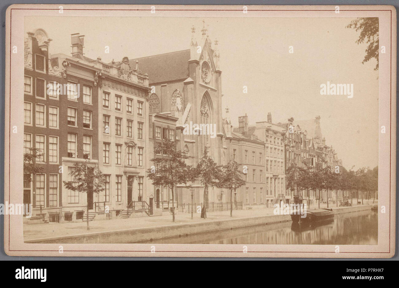 Beschreibung Keizersgracht tussen Reestraat en Westermarkt met in het Midden de Onze-Lieve-Vrouwekerk der Redemptoristen, Keizersgracht 220 Uiterst links Keizersgracht 230. Documenttype foto Vervaardiger Reynet de la Rue, P.H.J. Collectie Collectie Stadsarchief Amsterdam: kabinetfoto Datering's 1867 t/m 1883 Geografische naam Keizersgracht Inventarissen Http://archief.amsterdam/archief/10005/1459 Afbeeldingsbestand 010005001459 erzeugt mit Dememorixer. 1867 t/m 1883 229 Keizersgracht tussen Reestraat en Westermarkt met in het Midden de Onze-Lieve-Vrouwekerk der Redemptoristen, Keiz Stockfoto
