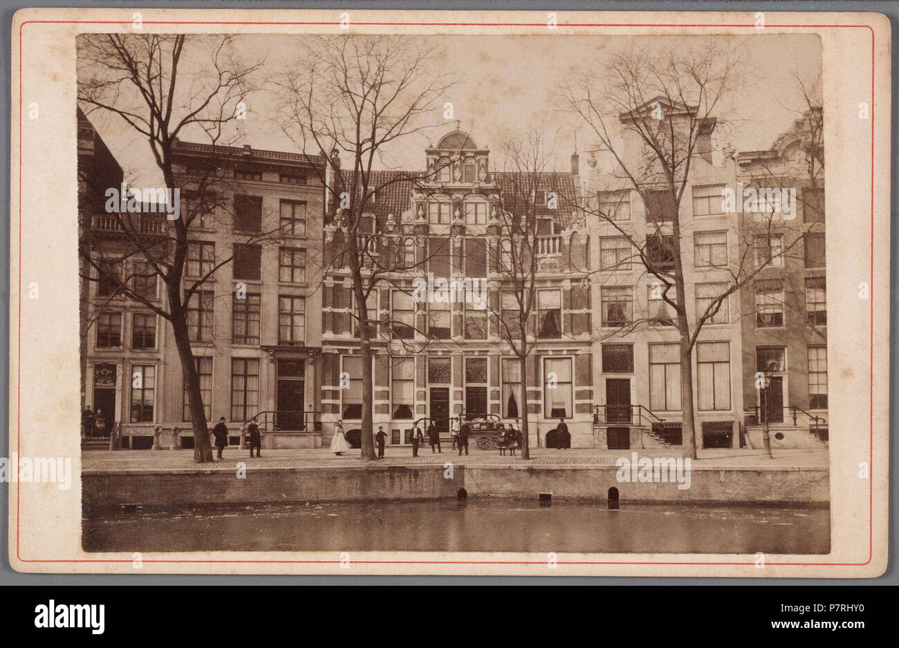 Beschreibung Herengracht 168-176 van (rechts nach links). Nummer170-175ist Het zogenaamde Bartolottihuis Documenttype foto Vervaardiger Reynet de la Rue, P.H.J. Collectie Collectie Stadsarchief Amsterdam: kabinetfoto Datering's 1883 t/m 1898 Geografische naam Herengracht Inventarissen Http://archief.amsterdam/archief/10005/1438 Afbeeldingsbestand 010005001438 erzeugt mit Dememorixer. 1883 t/m 1898 191 Herengracht 168-176 van (rechts nach links) Nummer170-175ist Het zogenaamde Bartolottihuis Stockfoto