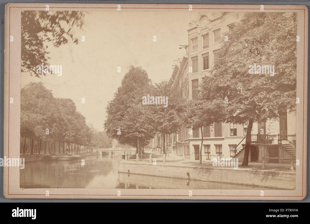 Beschreibung De Bocht van de Herengracht gezien vanaf De Hoek van de Nieuwe Spiegelstraat naar het Koningsplein Documenttype foto Vervaardiger Reynet de la Rue, P.H.J. Collectie Collectie Stadsarchief Amsterdam: kabinetfoto Datering's 1867 t/m 1883 Geografische naam Herengracht Inventarissen Http://archief.amsterdam/archief/10005/1505 Afbeeldingsbestand 010005001505 erzeugt mit Dememorixer. 1867 t/m 1883 103 De Bocht van de Herengracht gezien vanaf De Hoek van de Nieuwe Spiegelstraat naar het Koningsplein Stockfoto