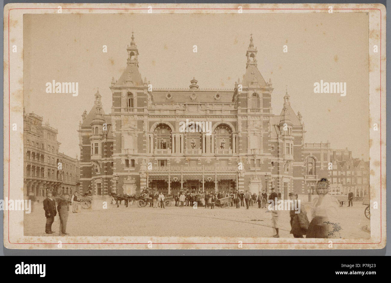 Beschreibung De nieuwe Stadsschouwburg op het Leidseplein Gebouwd naar ontwerp van Jan Springer in samenwerking met A.L. van Gendt en J.B. Springer. Documenttype foto Vervaardiger Reynet de la Rue, P.H.J. Collectie Collectie Stadsarchief Amsterdam: kabinetfoto Datering's 1894 t/m 1903 Geografische naam Leidseplein Inventarissen Http://archief.amsterdam/archief/10005/1741 Afbeeldingsbestand 010005001741 erzeugt mit Dememorixer. 1894 t/m 1903 127 De nieuwe Stadsschouwburg op het Leidseplein Stockfoto