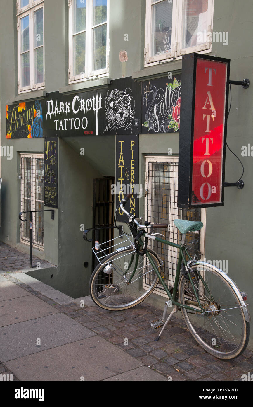 Dark Crow Tattoo Zeichen; Kopenhagen; Dänemark Stockfoto