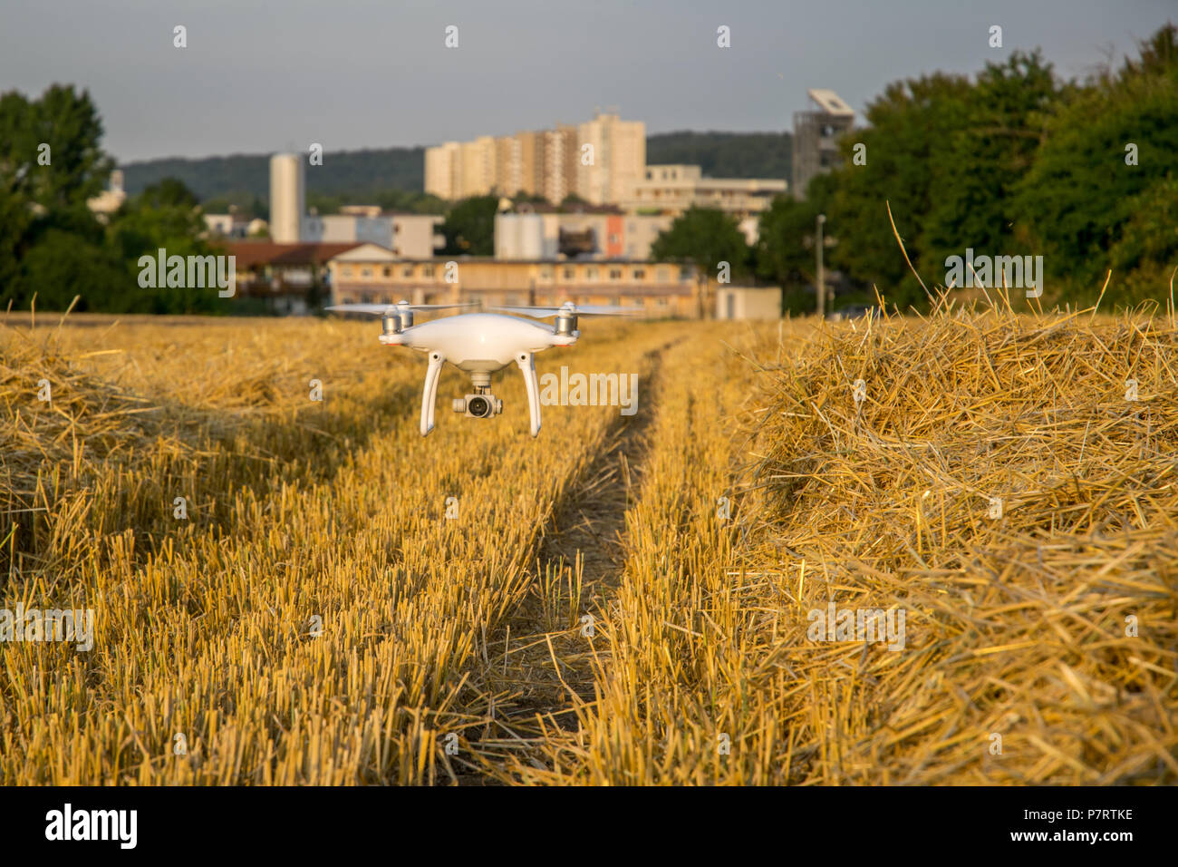 DJI Phantom 4 Drone mit 4K-Kamera Stockfoto