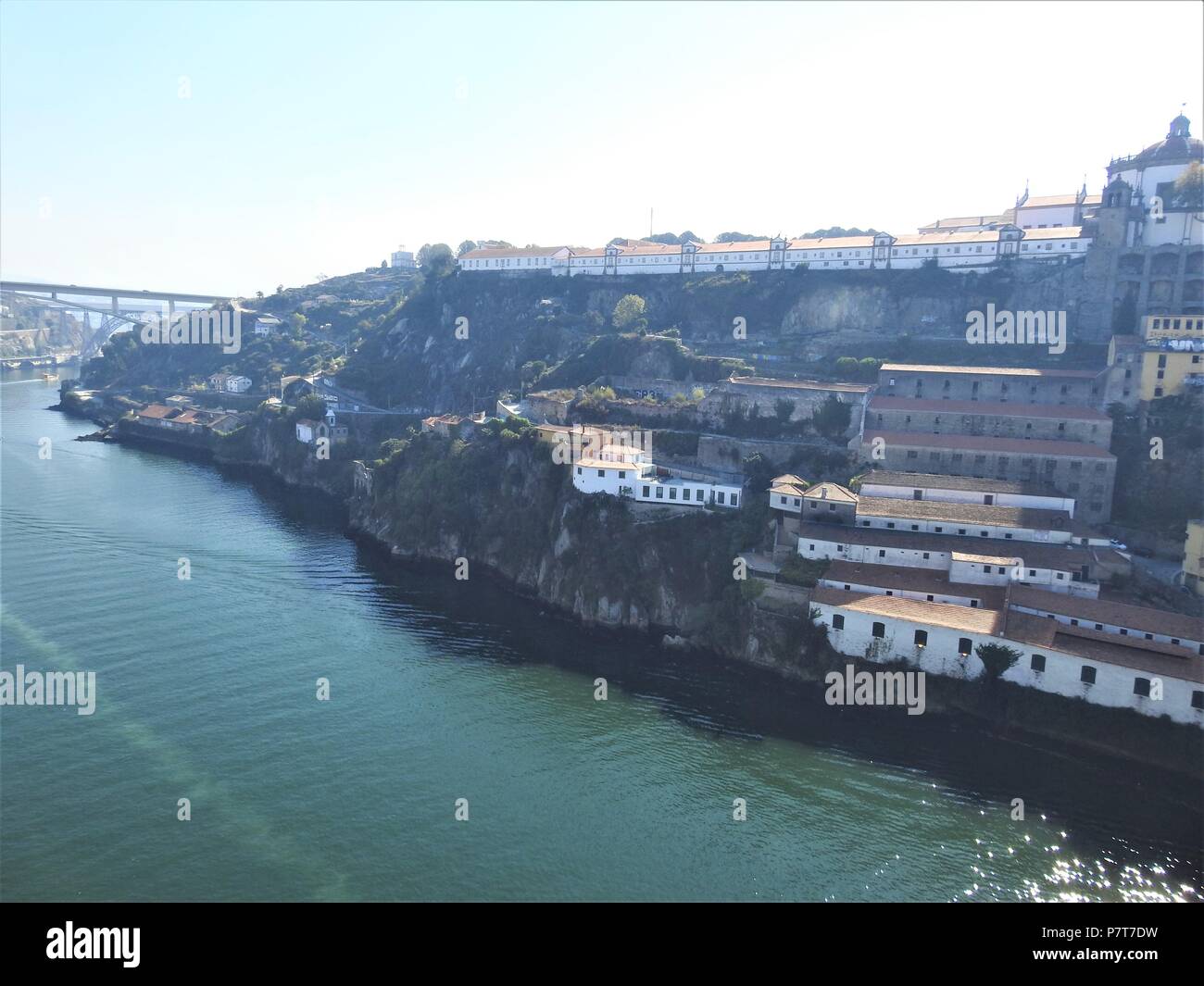 Ein Blick auf den Fluss Duero und das nonnenkloster-'Mosteiro da Serra Pilar" tun. Portugal. Stockfoto