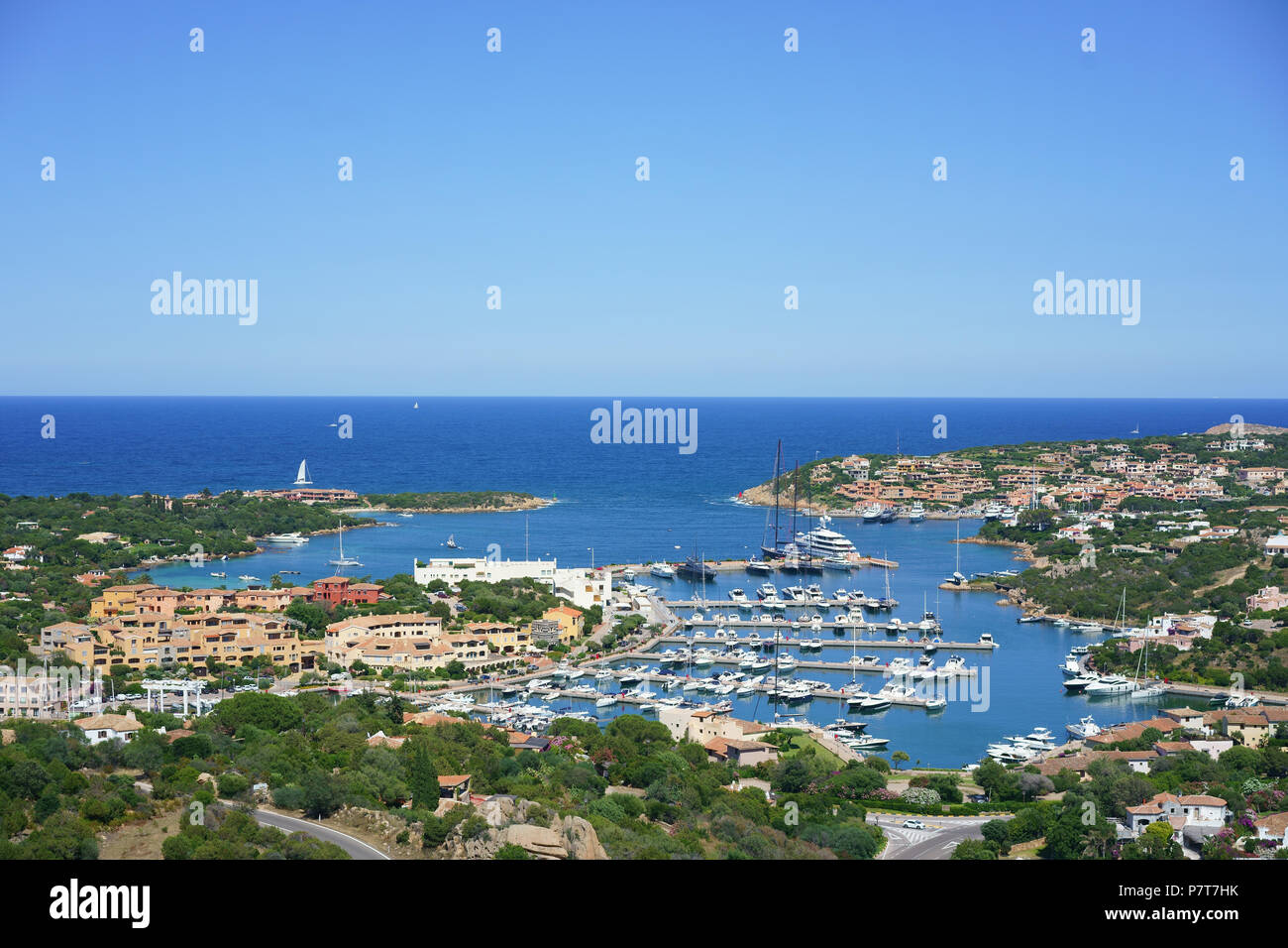 Marina von Porto Cervo an der touristischen Costa Smeralda. Arzachena, Provinz Sassari, Sardinien, Italien. Stockfoto