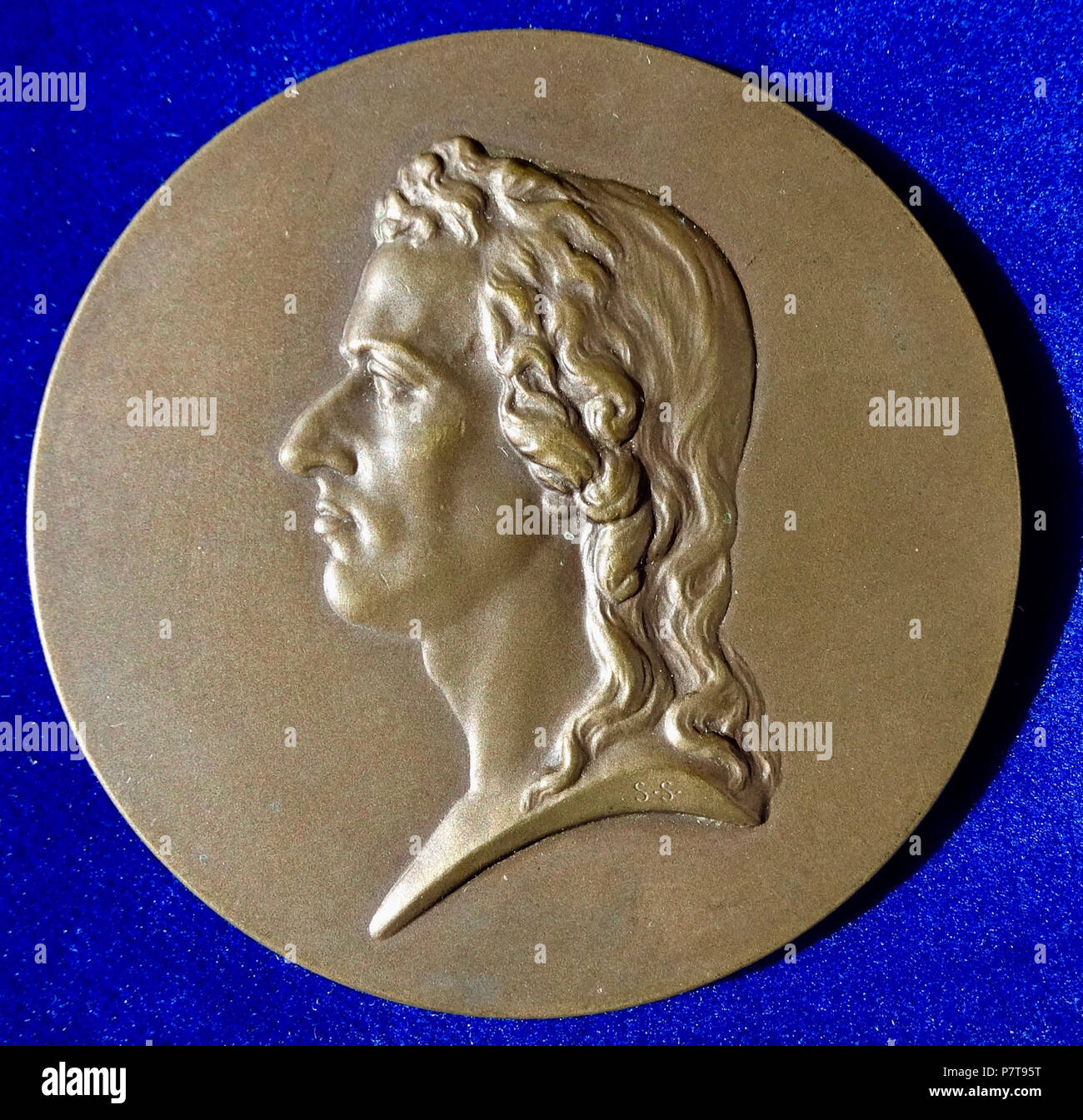 Deutsch: Friedrich Schiller, deutscher Dichter und Chirurg 100. Todestages Medaille Wien 1905. Bronze Medaille, d. = 60 mm. Kopf l. /L. stehend muse Holding eine Lyra, Leitung durch eine geflügelte junge männliche Holding eine Taschenlampe mit beiden Händen. Gekrümmte oben: "ZUR SCHILLER FEIER 1905 sterben FRAUEN WIENS". Wurzbach 8226 (25 mm); Brettauer -. Medaillenträger: St. (Stefan) Schwartz, 1851 Neutra, Königreich Ungarn, heute Slowakei - 1924 Raabs an der Thaya, Österreich Zustand: Sehr gut.. 1905 164 Friedrich Schiller, deutscher Dichter und Chirurg 100. Todestages Medaille Wien 1905, Vorderseite Stockfoto