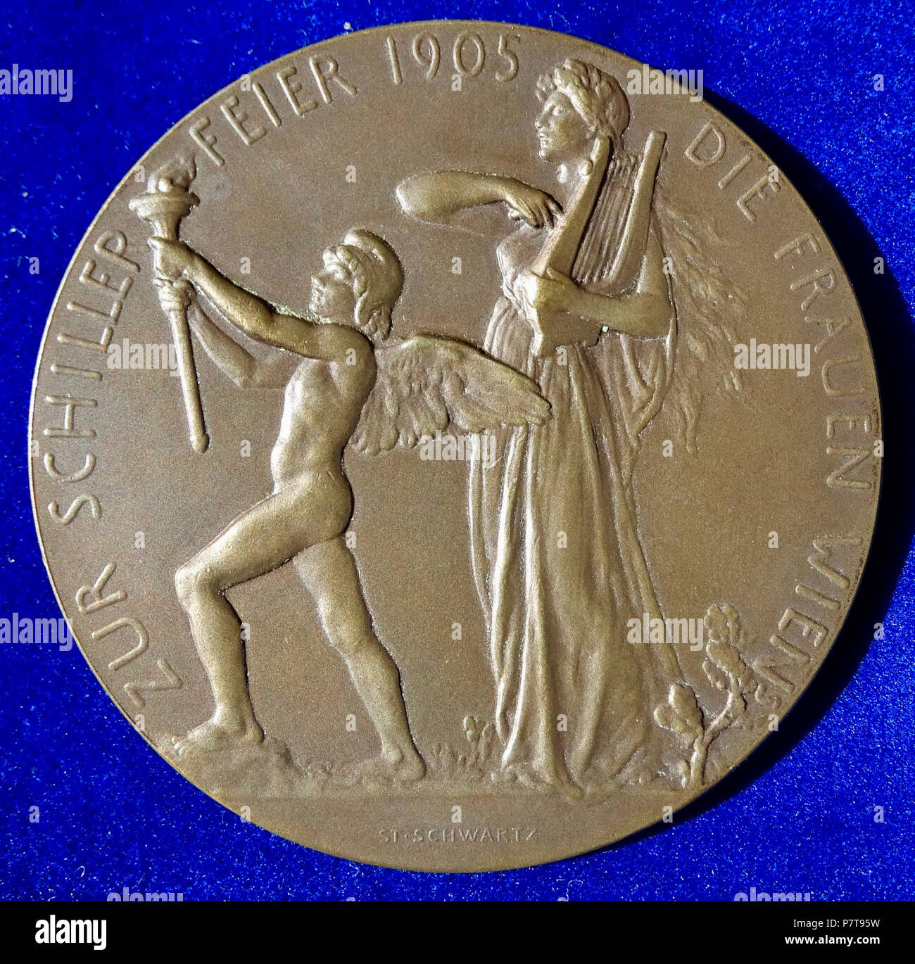 Deutsch: Friedrich Schiller, deutscher Dichter und Chirurg 100. Todestages Medaille Wien 1905. Bronze Medaille, d. = 60 mm. Kopf l. /L. stehend muse Holding eine Lyra, Leitung durch eine geflügelte junge männliche Holding eine Taschenlampe mit beiden Händen. Gekrümmte oben: "ZUR SCHILLER FEIER 1905 sterben FRAUEN WIENS". Wurzbach 8226 (25 mm); Brettauer -. Medaillenträger: St. (Stefan) Schwartz, 1851 Neutra, Königreich Ungarn, heute Slowakei - 1924 Raabs an der Thaya, Österreich Zustand: Sehr gut. 1905 164 Friedrich Schiller, deutscher Dichter und Chirurg 100. Todestages Medaille Wien 1905, rückwärts Stockfoto