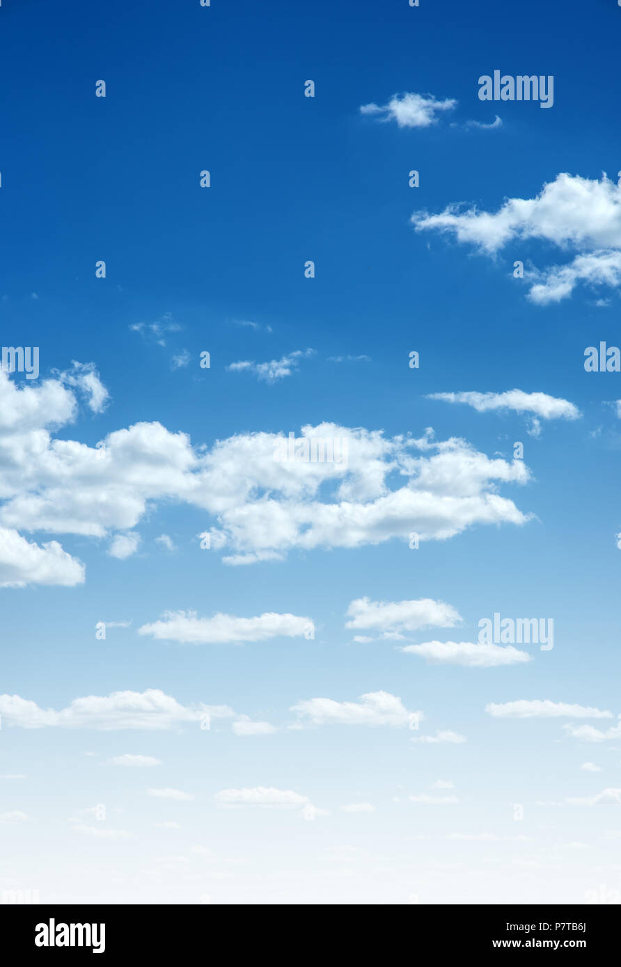 Himmel und Wolken vertikale Foto Stockfoto