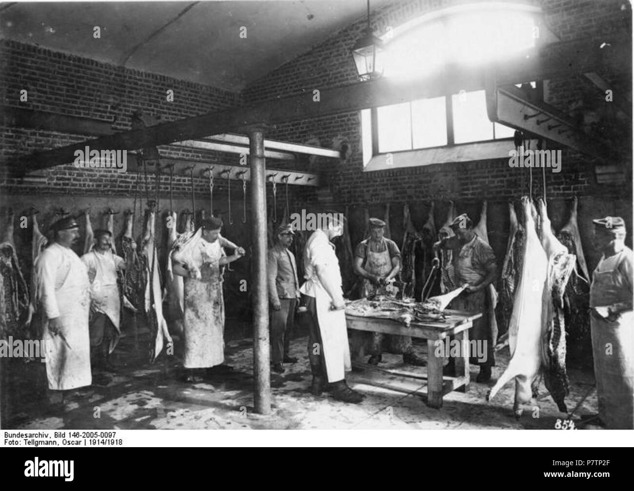 Deutsche Militärmetzger in einem französischen Schlachthaus 56 Bundesarchiv Bild 146-2005-0097, Westfront, deutsche Militärmetzger Stockfoto