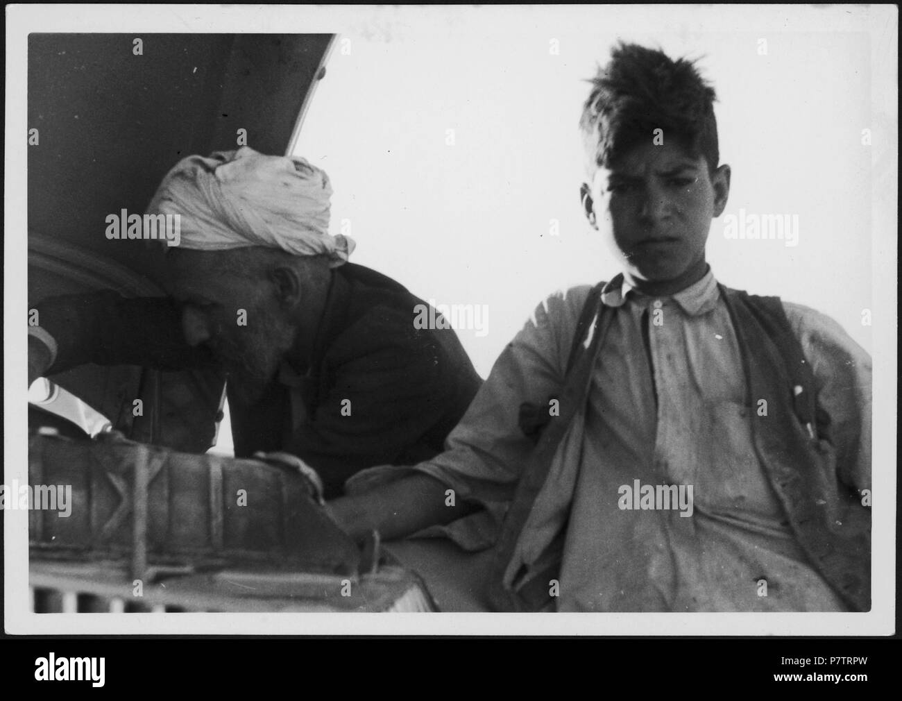 Afghanistan, Mazar-i-Sherif (Mazar-i Scharif, Masar-e Scharif) Lehrwerk:; ein Mann und Knabe. Von 1939 bis 1940 65 CH - HINWEIS: Afghanistan, Mazar-i-Sherif (Mazar-i Scharif, Masar-e Scharif) - Menschen - Annemarie Schwarzenbach - SLA-Schwarzenbach-A -5-20-124 Stockfoto