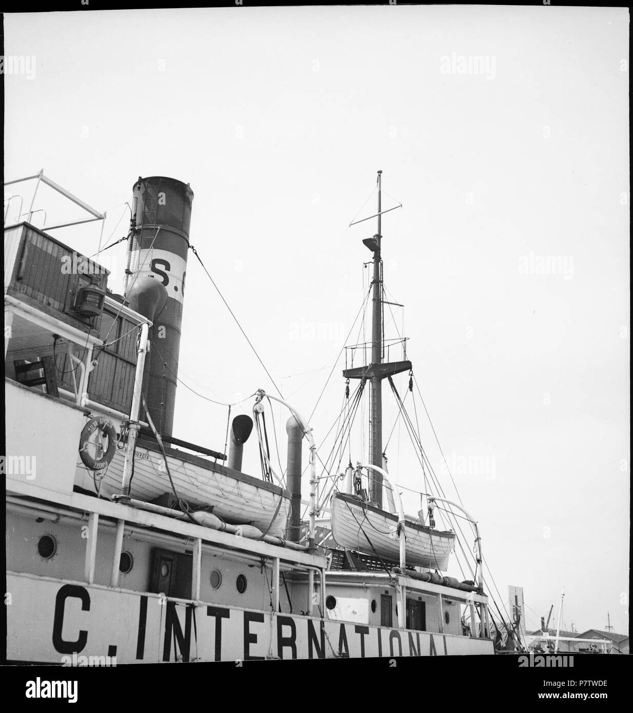 Portugal, Lissabon (Lisboa): Schiff Silva Gouveia; Blick auf mein Schiff, dass Sterben 1802 des Roten Kreuzes trägt. Mai 1941 79 CH-NB - Portugal, Lissabon (Lisboa) - Schiff Silva Gouveia - Annemarie Schwarzenbach - SLA-Schwarzenbach-A -5-24-077 Stockfoto