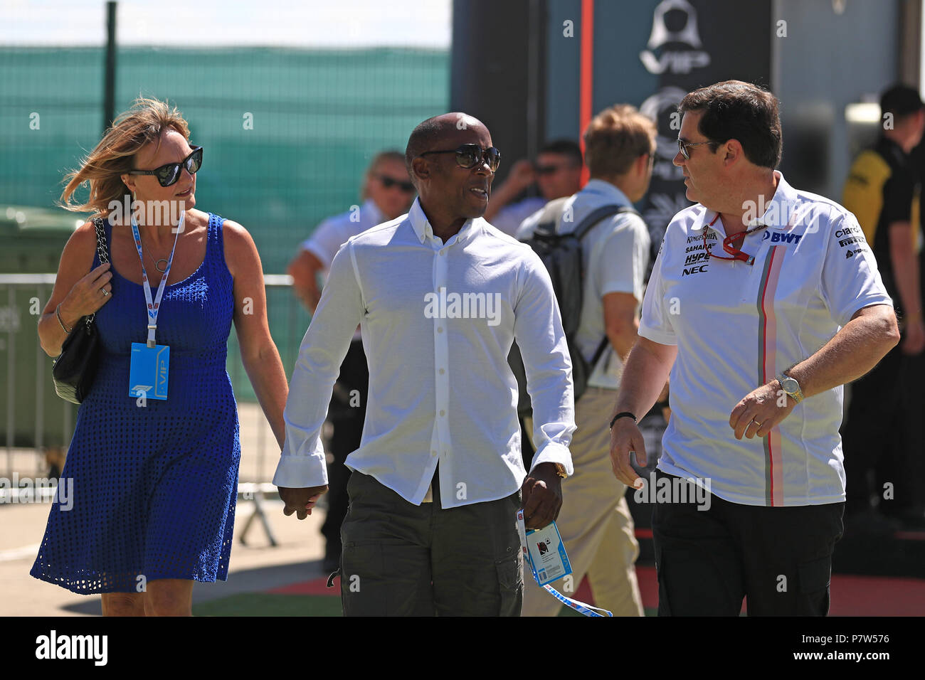 Silverstone Circuit, Silverstone, Großbritannien. 8. Juli 2018. Britische Formel 1 Grand Prix, Race Day; Anthony und Linda Hamilton Eltern von Lewis Hamilton Credit: Aktion plus Sport/Alamy leben Nachrichten Stockfoto