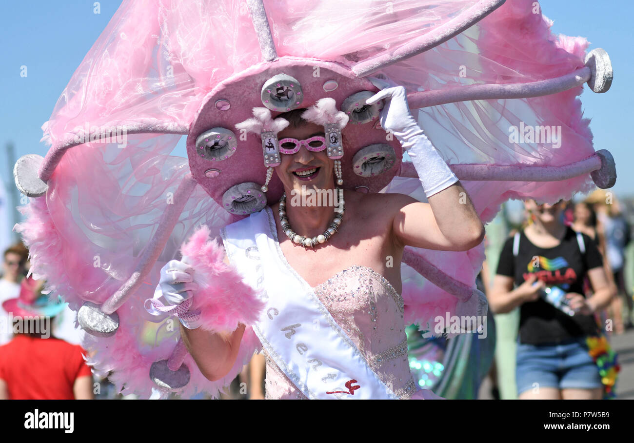 Gay parade cologne -Fotos und -Bildmaterial in hoher Auflösung – Alamy
