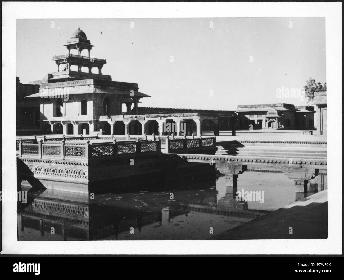 Britisch-Indien, Fatehpur Sikri: Palast; Ein töpfermarkt ein Einems Teich. Von 1939 bis 1940 68 CH-NB-Britisch-Indien, Fatehpur Sikri-Palast - Annemarie Schwarzenbach - SLA-Schwarzenbach-A -5-22-091 Stockfoto