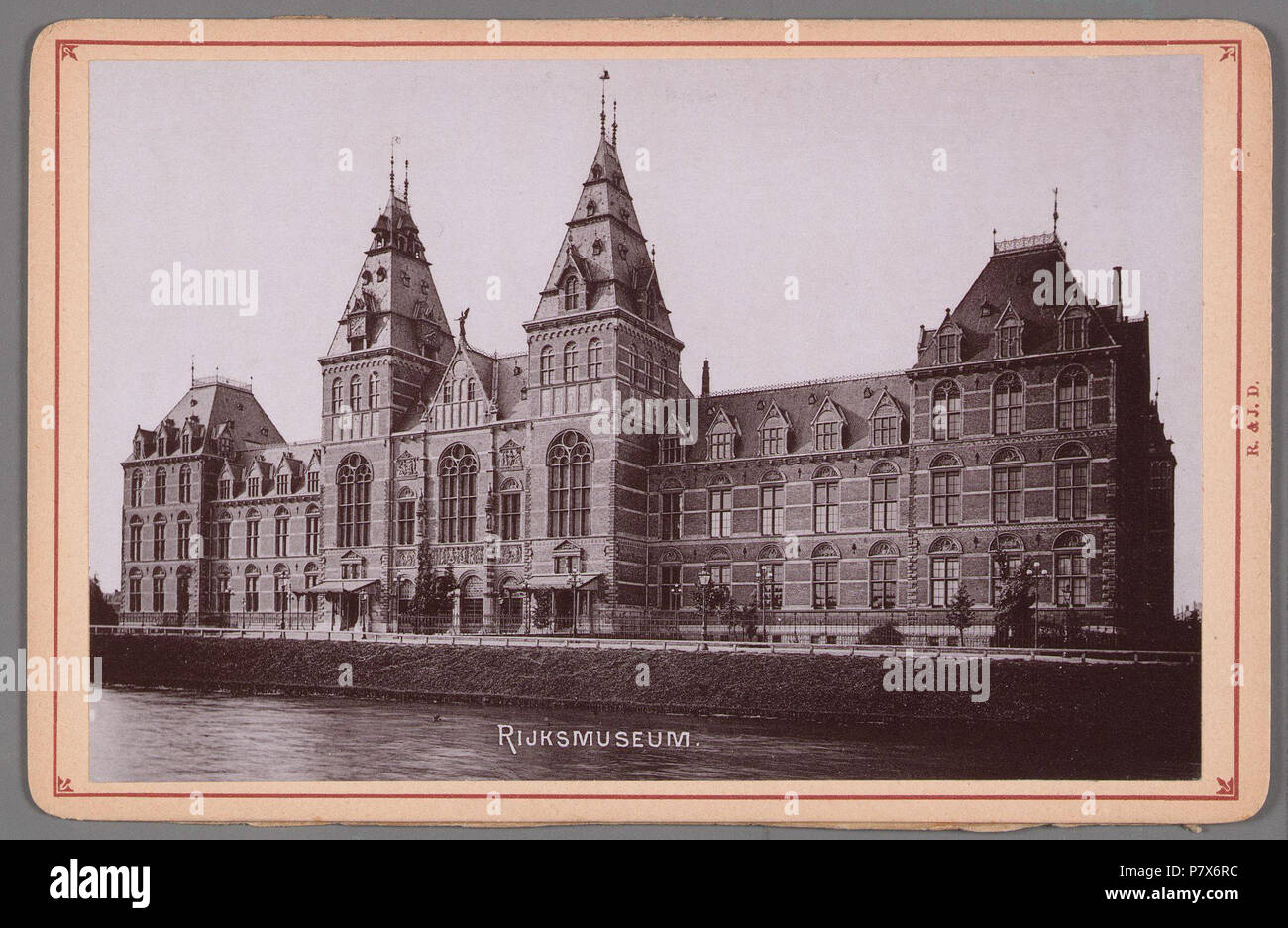 Het Nederlands: Beschreibung 1885 voltooide Rijksmuseum. De wijzerplaat van de de torenklok ist 1890 aangebracht Documenttype foto Vervaardiger Gebroeders van Rijkom Collectie Collectie Stadsarchief Amsterdam: kabinetfoto Datering 1890 t/m 1898 Geografische naam Stadhouderskade Gebouw Rijksmuseum Inventarissen Http://archief.amsterdam/archief/10005/816 Afbeeldingsbestand 010005000816 erzeugt mit Dememorixer. 1890 t/m 1898 168 Gebroeders van Rijkom, Afb 010005000816 Stockfoto