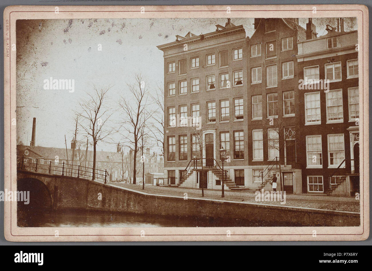 Deutsch: Beschreibung Herengracht 594-598 bij de Amstel Links op de achtergrond Het Oude Vrouwen Nederduits-Hervormd Diakonie-en Mannenhuis, Amstel 51. Documenttype foto Vervaardiger Gebroeders van Rijkom Collectie Collectie Stadsarchief Amsterdam: kabinetfoto Datering's 1867 t/m 1875 Geografische naam Herengracht Inventarissen Http://archief.amsterdam/archief/10005/1524 Afbeeldingsbestand 010005001524. 1867 t/m 1875 168 Gebroeders van Rijkom, Afb 010005001524 Stockfoto