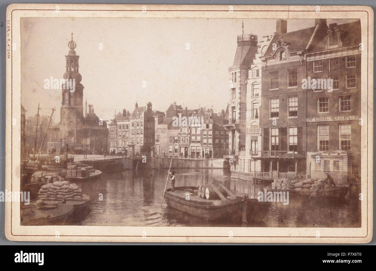 Deutsch: Beschreibung Amstel gezien naar Muntplein en Münzturm Dsub het torentje van Hotel rondeel na de uitbreiding 1883 Tür Ed. Cuypers. Naast de Münzturm Het Oude gesloopt Muntgebouw, 1884. Documenttype foto Vervaardiger Gebroeders van Rijkom Collectie Collectie Stadsarchief Amsterdam: kabinetfoto Datering's 1883 t/m 1884 Geografische naam Amstel Muntplein Sophiaplein Gebouw Münzturm Inventarissen Http://archief.amsterdam/archief/10005/1537 Afbeeldingsbestand 010005001537. 1883 t/m 1884 168 Gebroeders van Rijkom, Afb 010005001537 Stockfoto