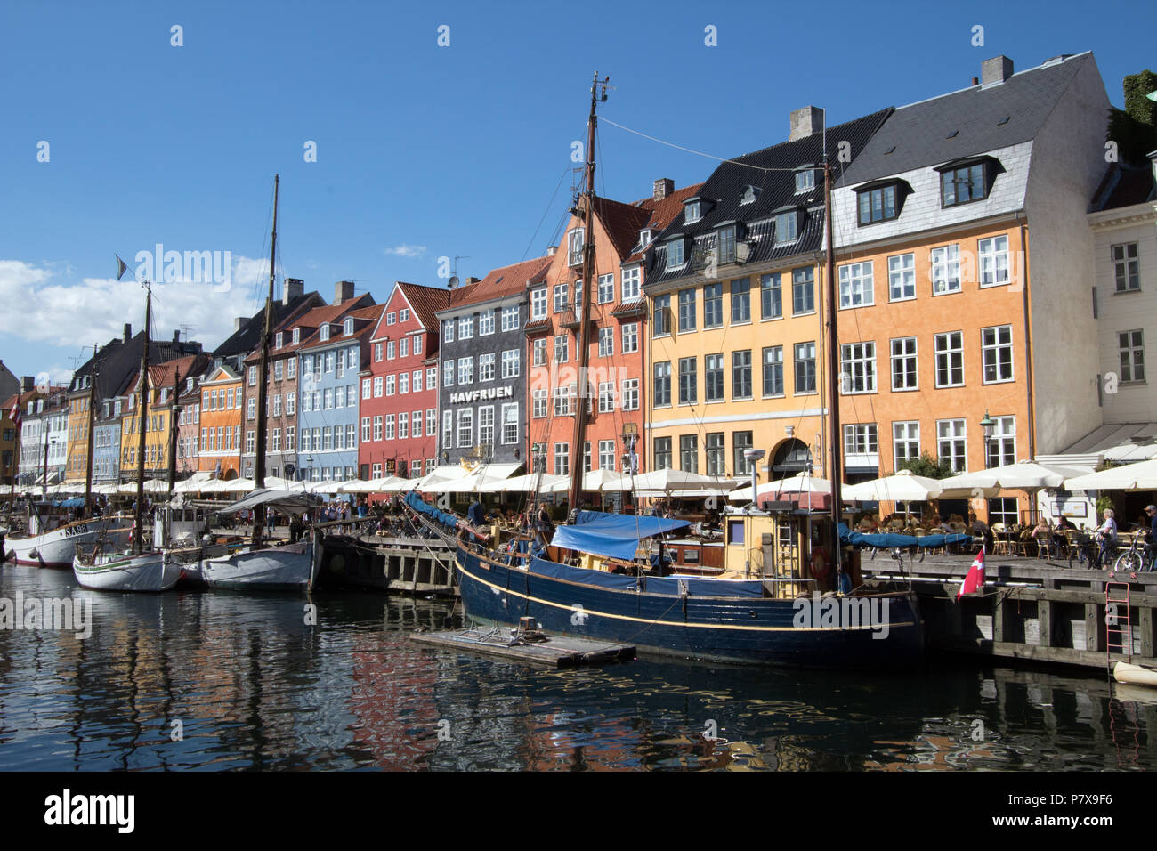 Nyhavn, dem 17. Jahrhundert am Wasser, Kanal mit bunten Gebäude, Kopenhagen, Dänemark Stockfoto