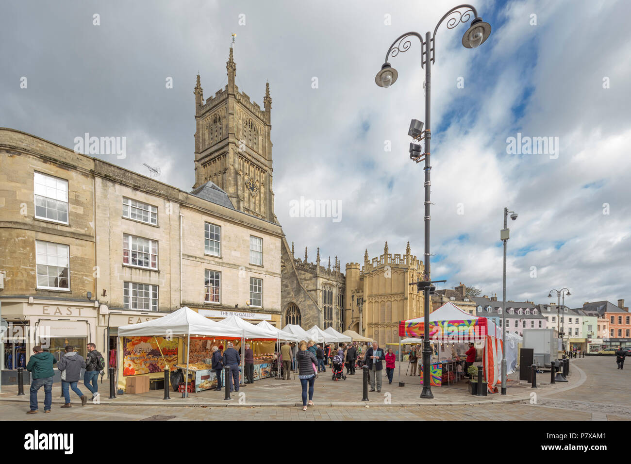 Die Cotswold Markt Stadt Cirencester und die Kirche St. Johannes der Täufer, Gloucestershire, England, Großbritannien Stockfoto