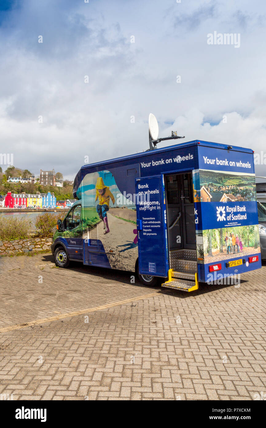 Die königliche Bank von Schottland mobile Bank van im Harbourside Parkhaus in Tobermory, Isle of Mull, Argyll und Bute, Schottland, Großbritannien Stockfoto