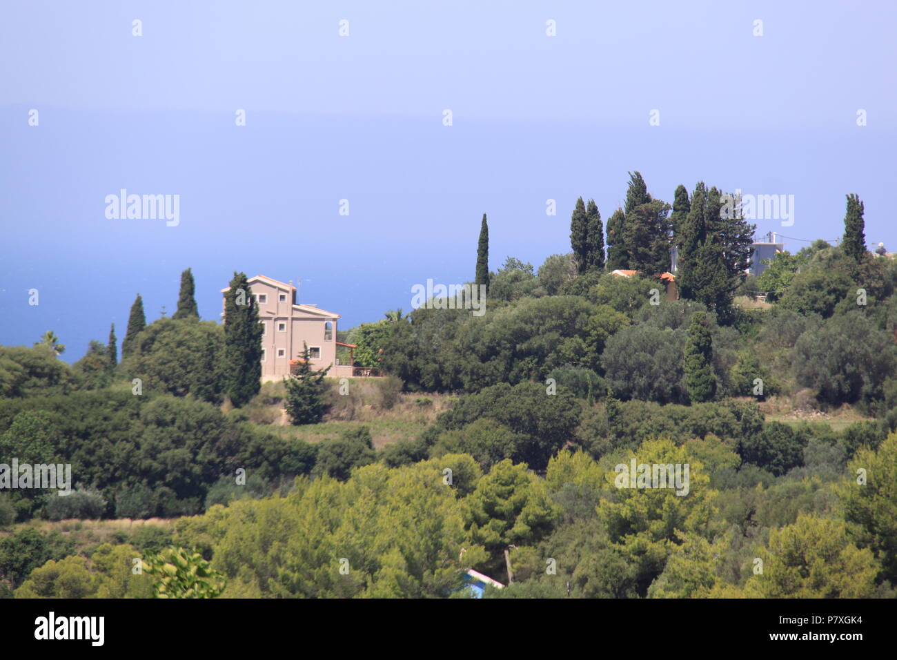 Blick auf das Dorf und die Ionoian Metaxata Meer aus dem Dorf Korkoumelata in Kefalonia, Griechenland, PETER GRANT Stockfoto
