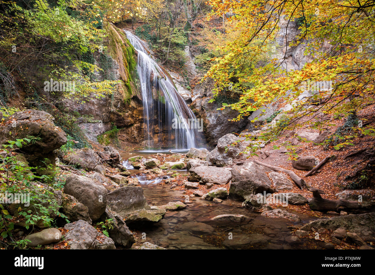 Die Djur-Djur Wasserfall, Khapkhalskiy Canyon, der Republik Krim. Stockfoto