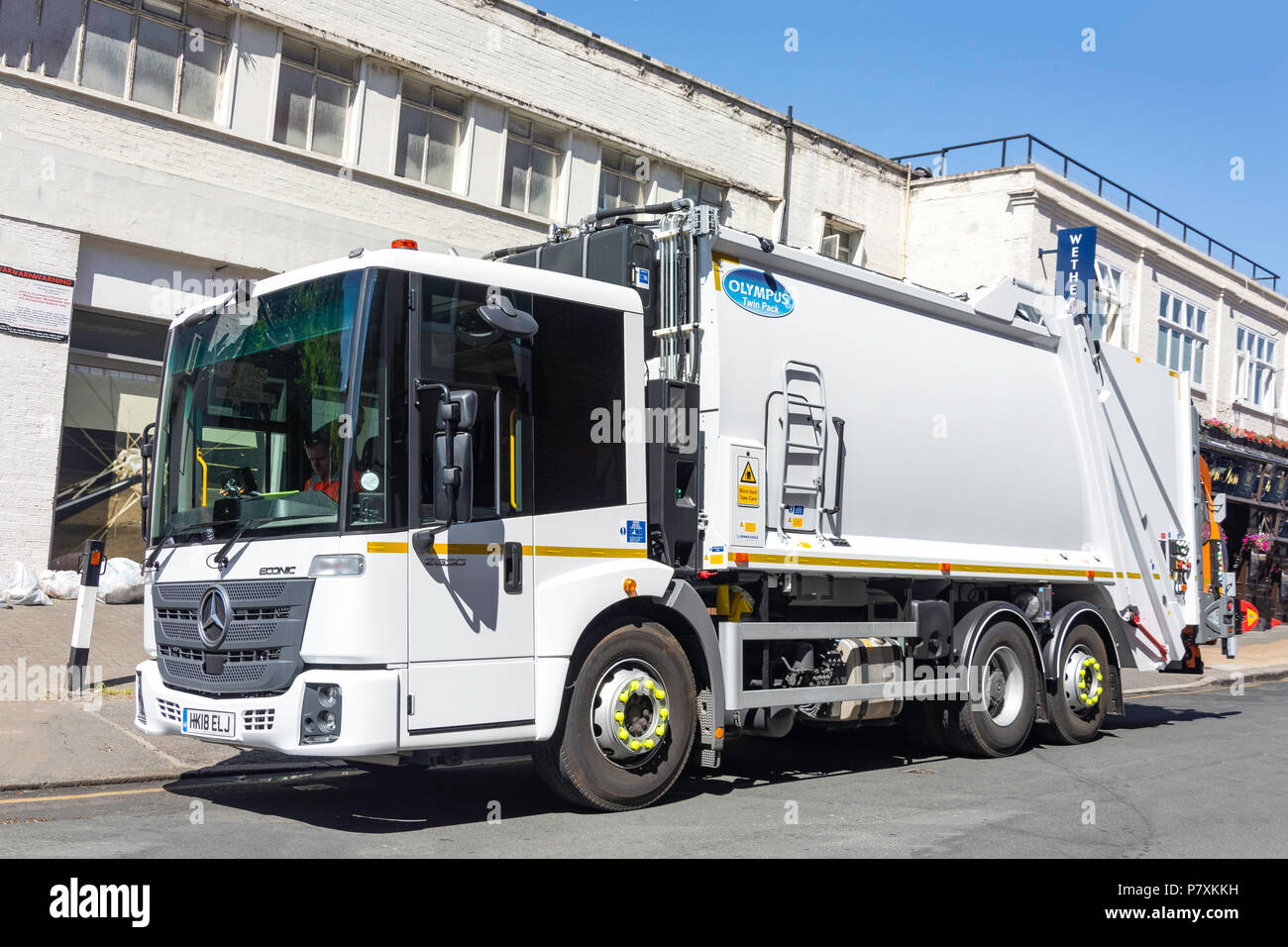 Mercedes Econic Müllwagen, Russell Road, Wimbledon, London Borough von Merton, Greater London, England, Vereinigtes Königreich Stockfoto