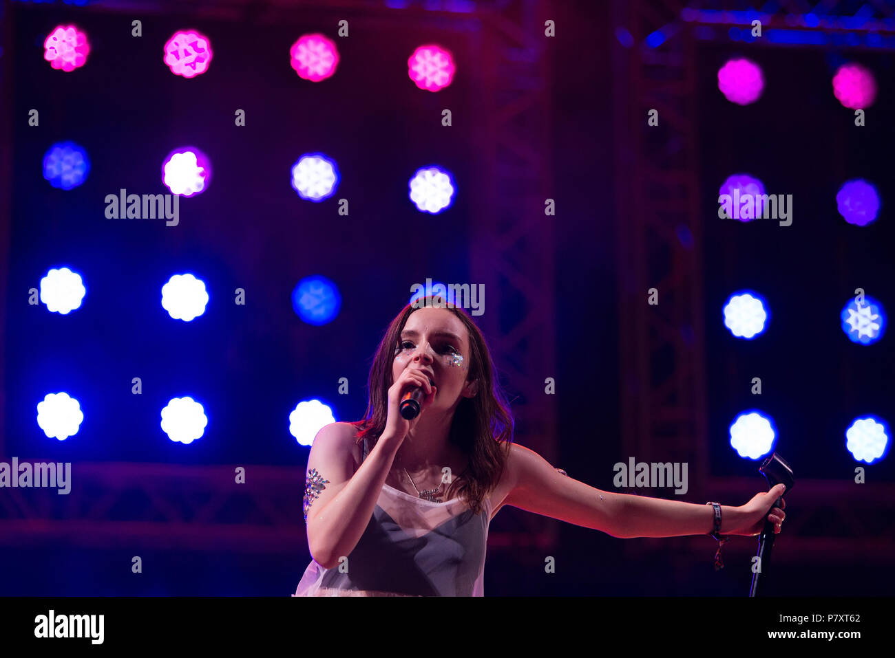BARCELONA - 31. Mai: Chvrches (electropop Band) im Konzert an Primavera Sound Festivals durchführen am 31. Mai 2018 in Barcelona, Spanien. Stockfoto