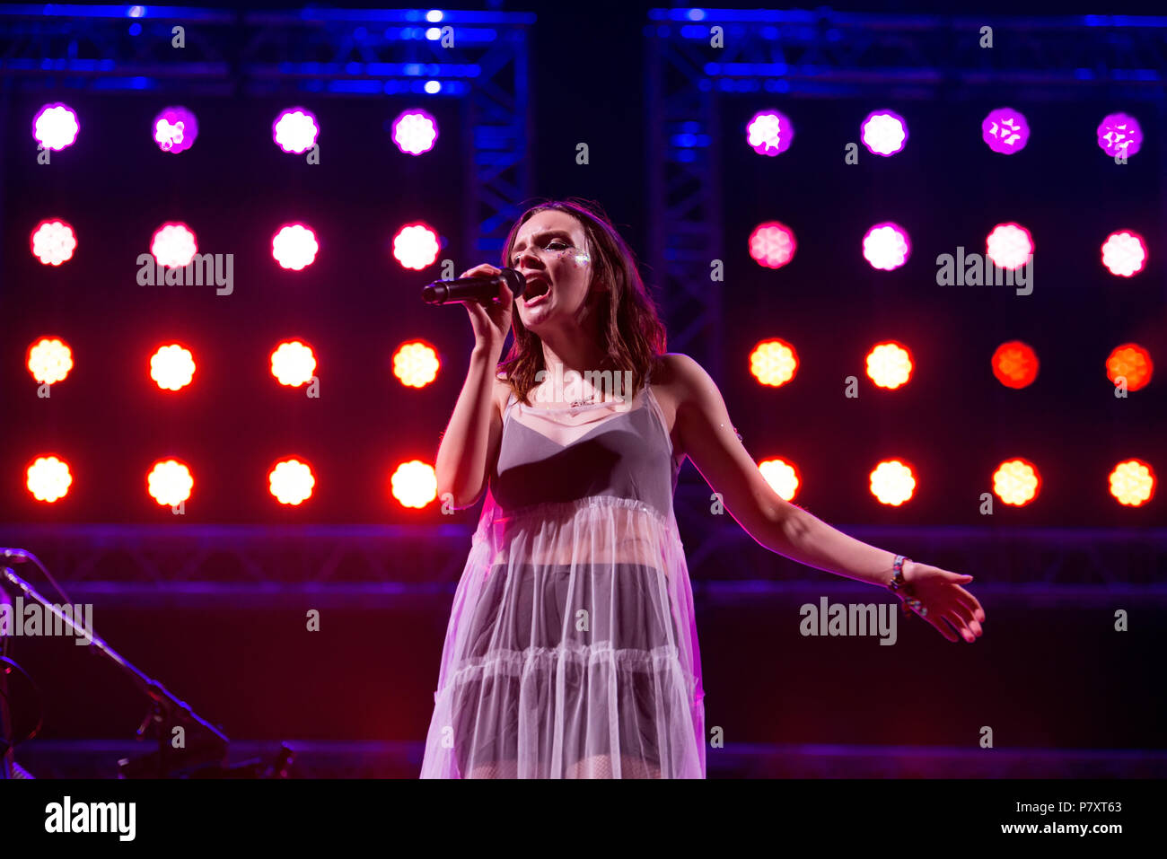 BARCELONA - 31. Mai: Chvrches (electropop Band) im Konzert an Primavera Sound Festivals durchführen am 31. Mai 2018 in Barcelona, Spanien. Stockfoto