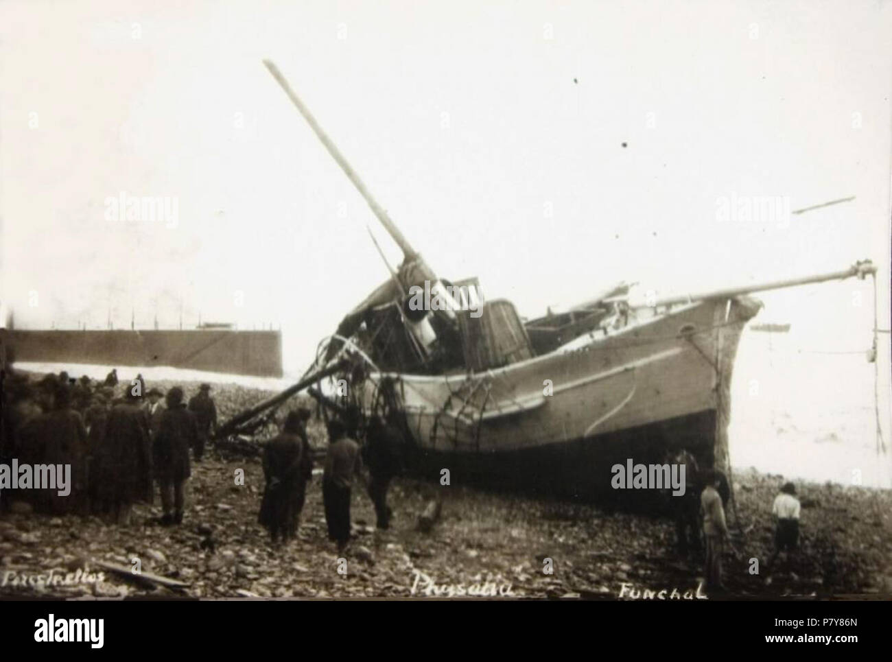 202 Iate Physália arrimado keine calhau, Funchal, 16 de Dezembro de 1926 - 2071 Stockfoto