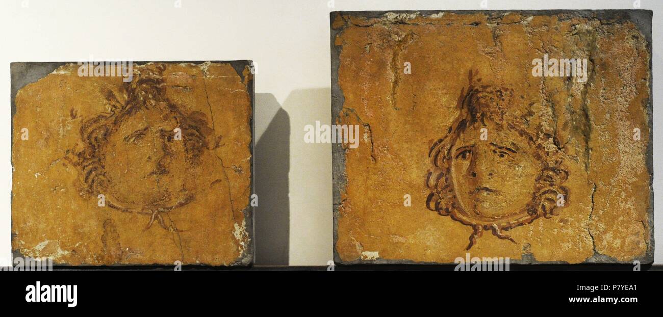 Römischen Fresko zwei Masken. Villa der Papyri. Herculaneum. Nationalen Archäologischen Museum. Neapel. Italien. Stockfoto