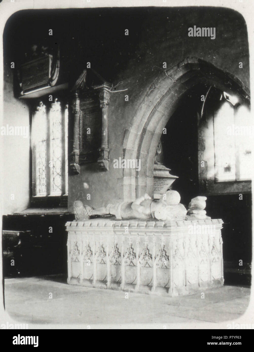 Englisch: Newland Kirche in um 1900-1920. Eine Innenansicht mit chantry Kapelle eine der Sammlung von laternslides von der Walisischen Kirche Fonds erworben. Monmouth Museum Identifikationsnummer: M 86.44. zwischen ca. 1900 und ca. 1920 285 Newland Kirche Stockfoto Englisch: Newland Kirche in um 1900-1920. Eine Innenansicht mit chantry Kapelle eine der Sammlung von laternslides von der Walisischen Kirche Fonds erworben. Monmouth Museum Identifikationsnummer: M 86.44. zwischen ca. 1900 und ca. 1920 285 Newland Kirche Stockfoto