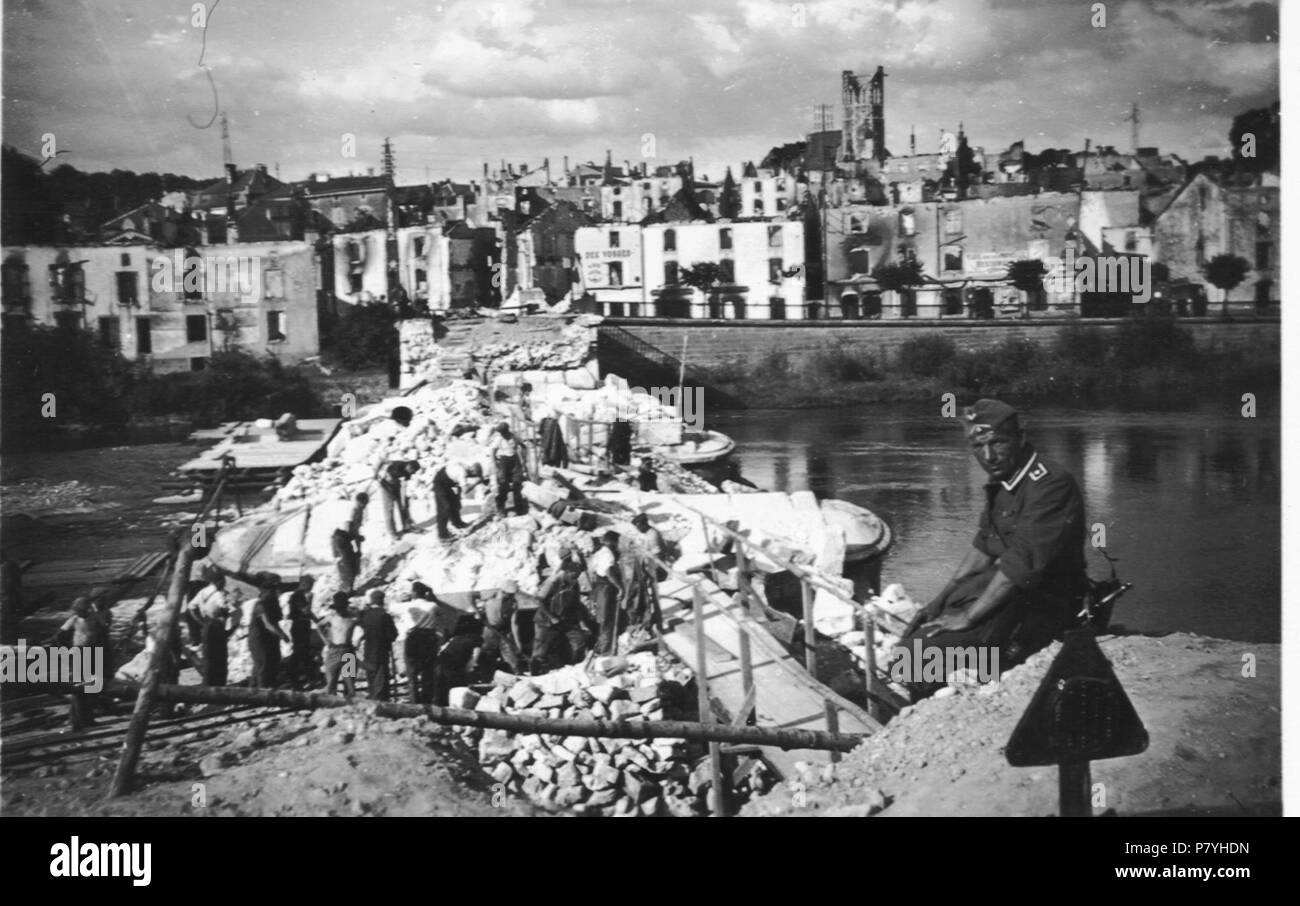 Franz. Stadt An Der Mosel English: Zerstörte französische Stadt, vermutlich an der Mosel-Fotos
