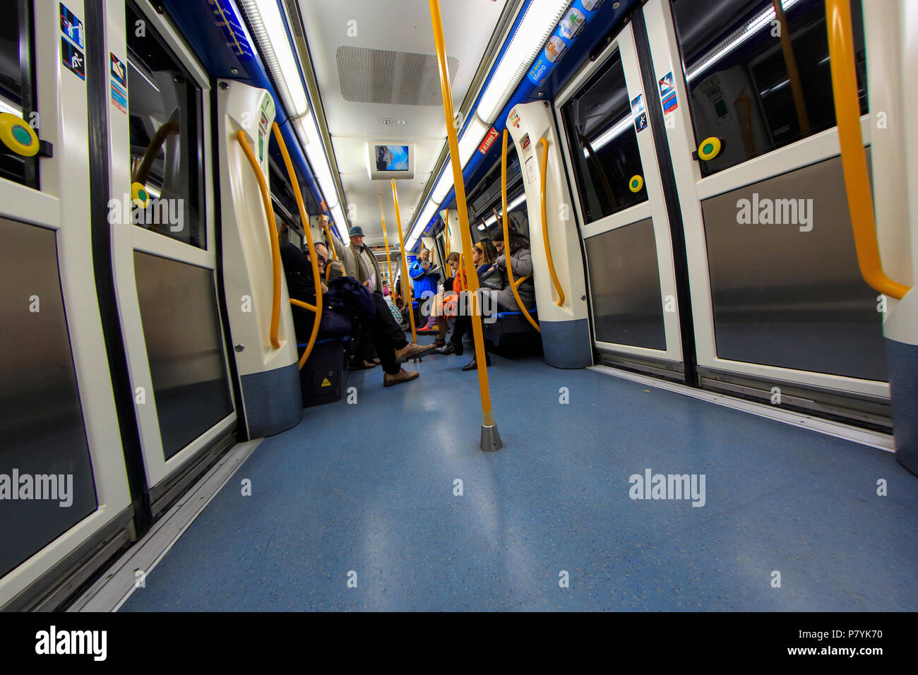Innenansicht eines U-Bahn in Madrid, Spanien. Stockfoto