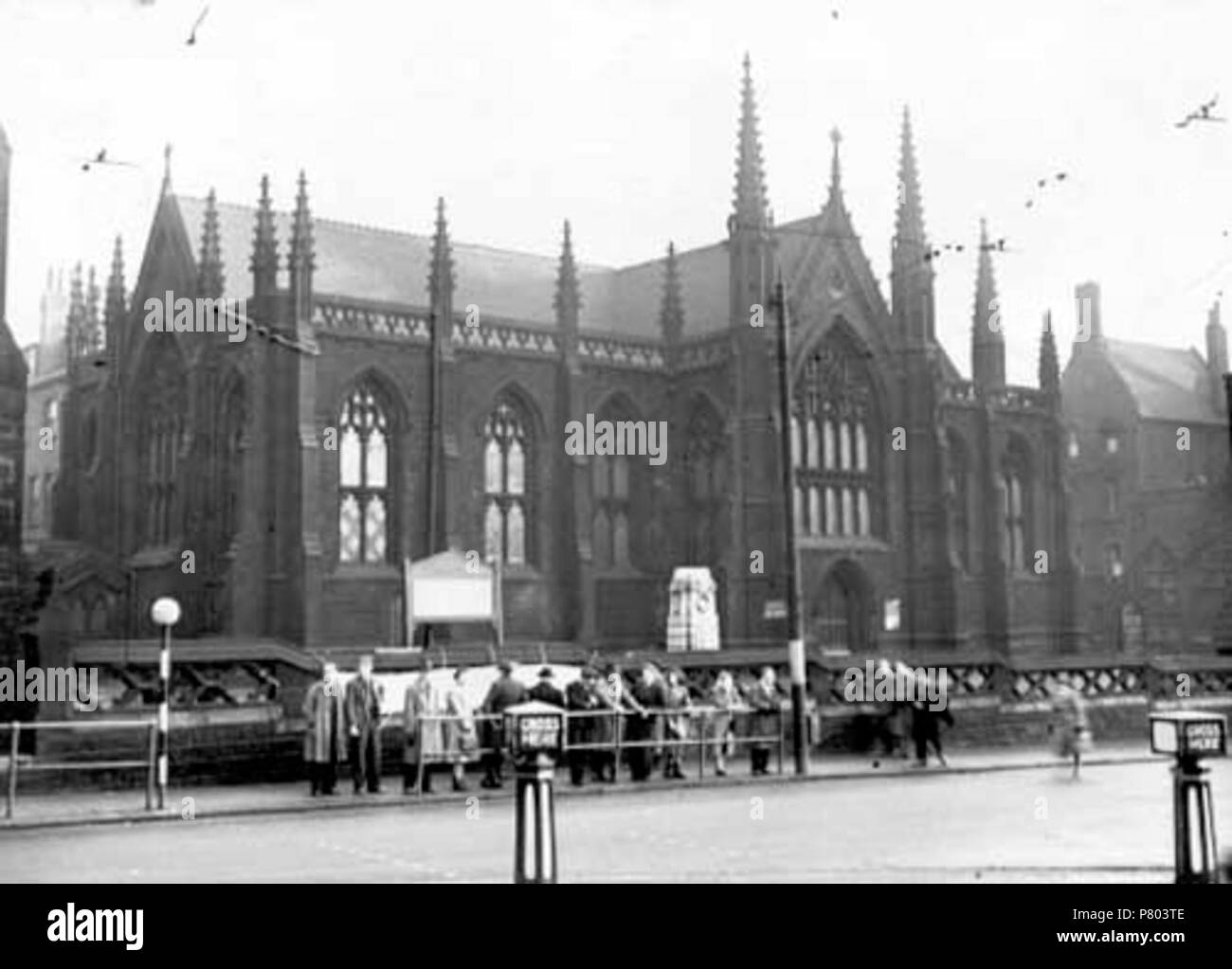 Mill Hill Unitarian Kapelle, Park Row, Leeds, West Yorkshire, England. Die weißen War Memorial (sichtbar im Bild) stand vor der Kirche, die zwischen 1922 und 1937. Zwischen 1922 und 1937 274 Mill Hill Unitarian Kapelle 106 Stockfoto