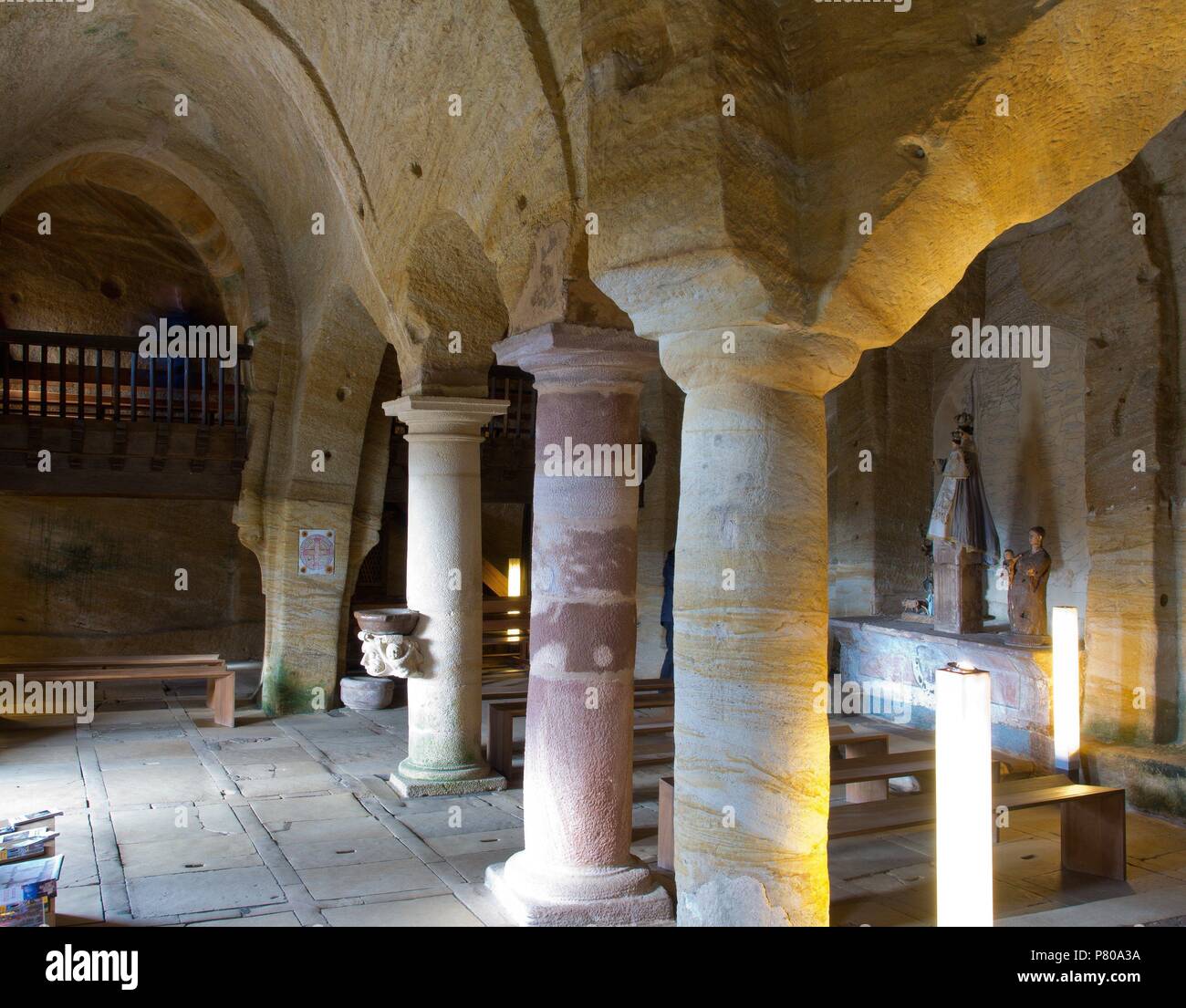 IGLESIA RUPESTRE DE SAN JUSTO Y PASTOR EN OLLEROS DE PISUERGA. PALENCIA, ESPAÑA. Stockfoto