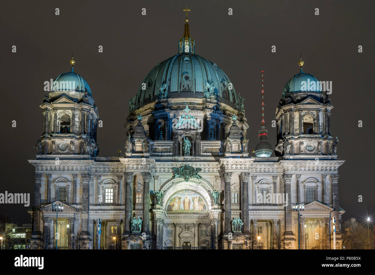 Malerische Nacht beleuchtung der berühmten Berliner Dom in der deutschen Hauptstadt Stockfoto