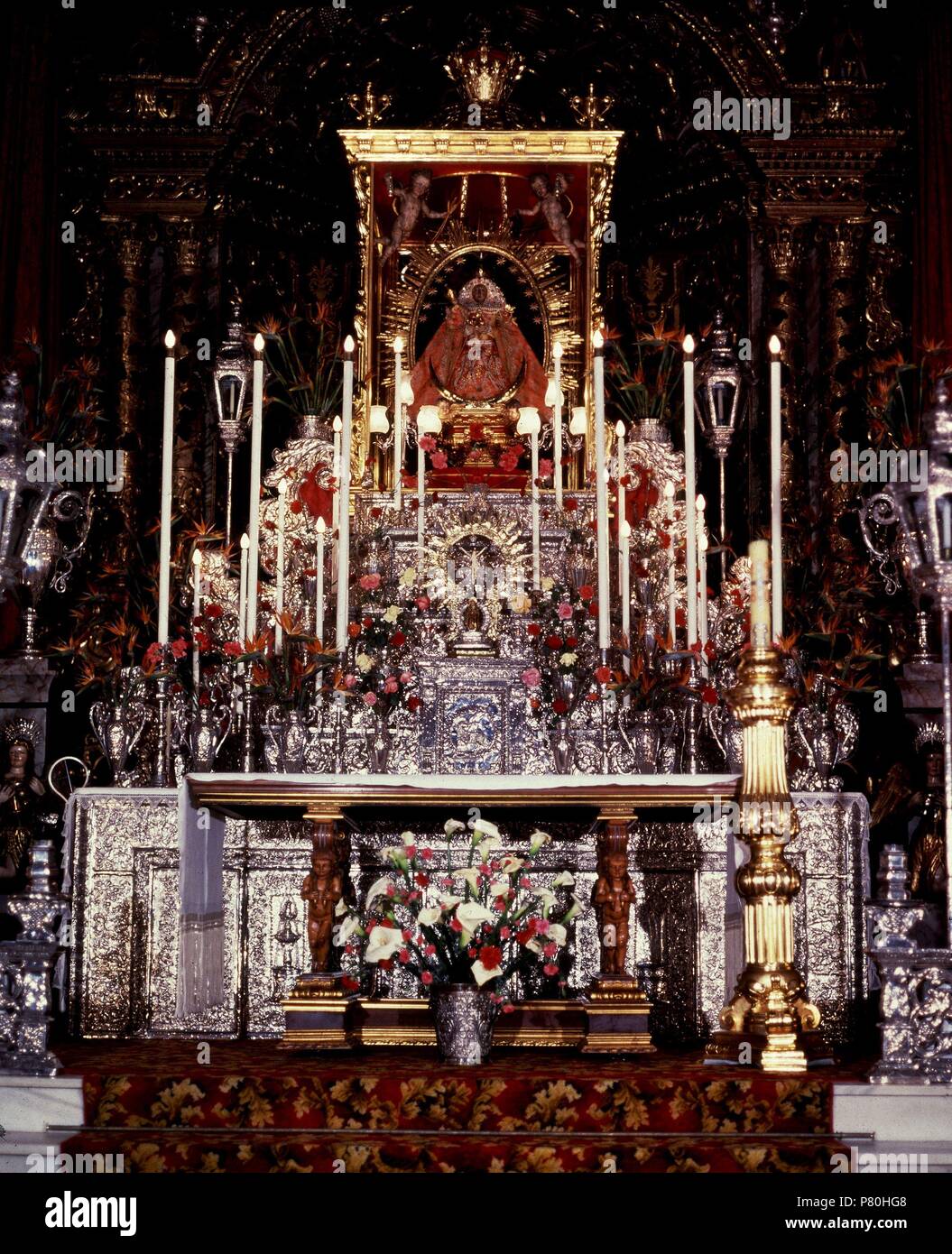 ALTAR CON LA IMAGEN DE LA VIRGEN DE NIEVES. Lage: Iglesia de NUESTRA SEÑORA  DE LAS NIEVES, SANTA CRUZ DE LA PALMA, LA PALMA, SPANIEN Stockfotografie -  Alamy