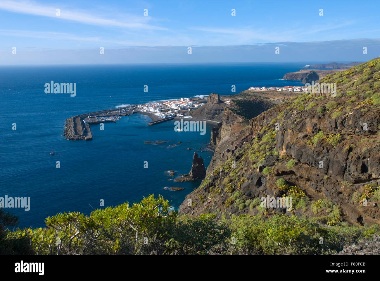 Blick entlang der Nordwestküste zum Hafen Puerto de las Nieves, Gran Canaria, Kanarische Inseln Stockfoto