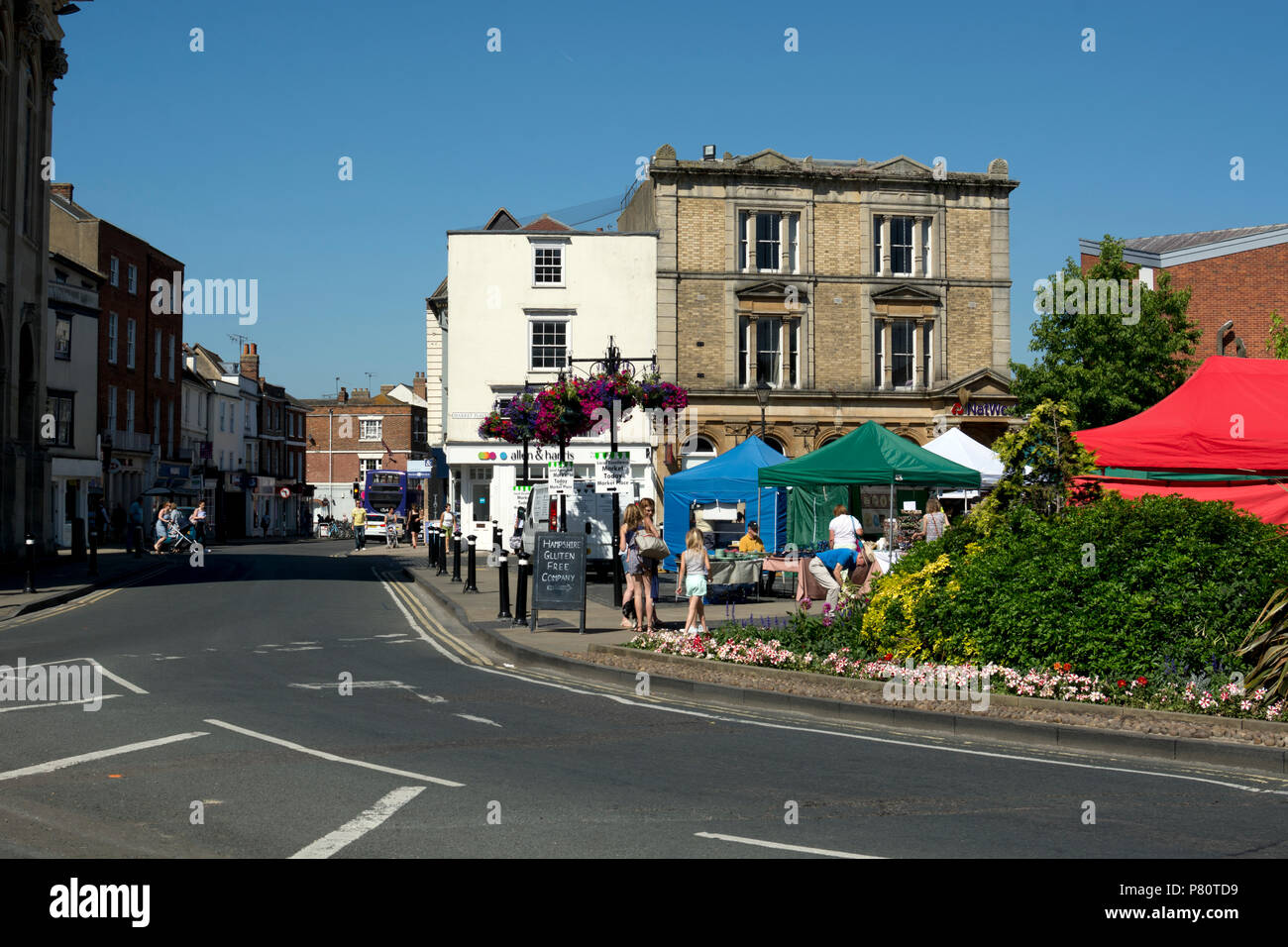 High Street und Stadtplatz am Markttag, Abingdon, Oxfordshire, England, Großbritannien Stockfoto