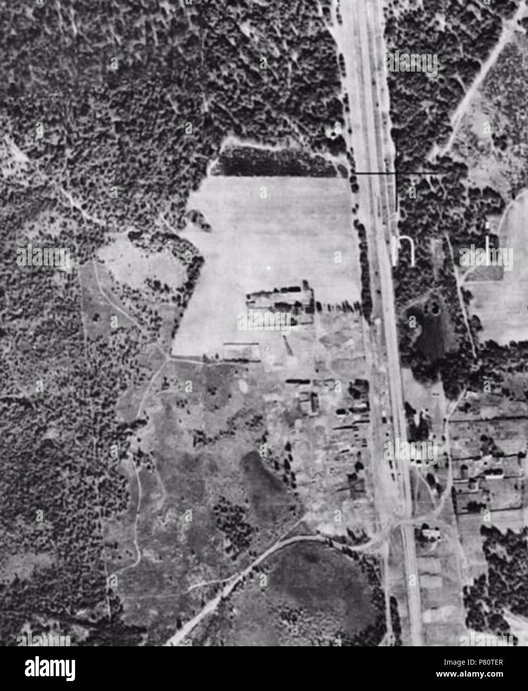 Englisch: Frame details Datum: 30. September 1941 bekannten Ort: obek; Lublin Provinz; Polen Koordinaten (Länge, Breite): 51.448875, 23.597820 Beschreibung: ArcLand Projekt UNI: NCAP--000-000 -261-327 Sortie: GXM/JARIC Rahmen: 2118 Organe der Deutschen Luftwaffe (Luftwaffe) Bild Typ: Vertikale Skala: 10000. 30. September 1941 349 Sobibor Gelände in 1941 Stockfoto