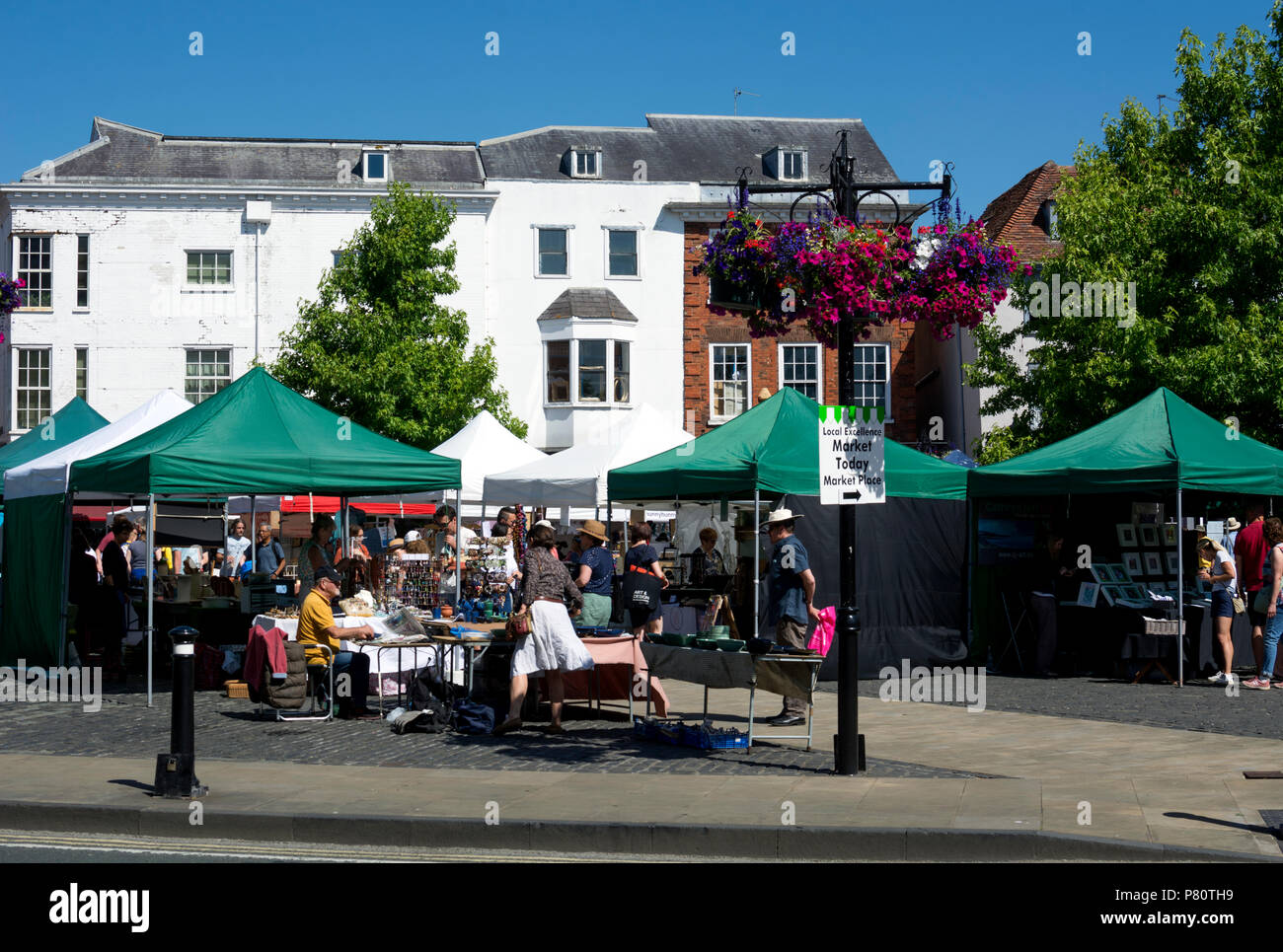 Marktplatz am Markttag, Abingdon, Oxfordshire, England, Großbritannien Stockfoto