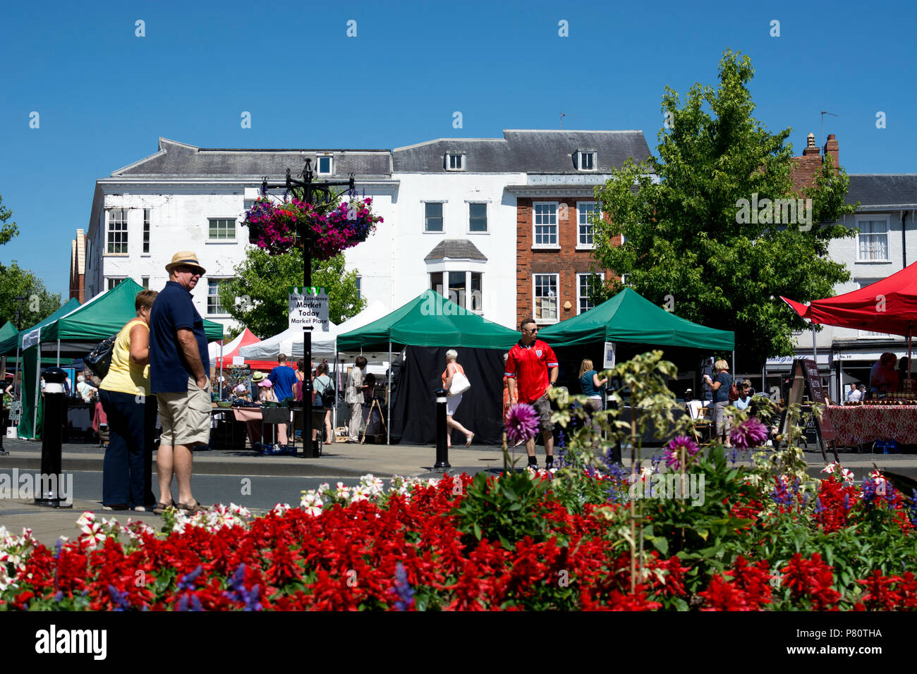 Marktplatz am Markttag, Abingdon, Oxfordshire, England, Großbritannien Stockfoto