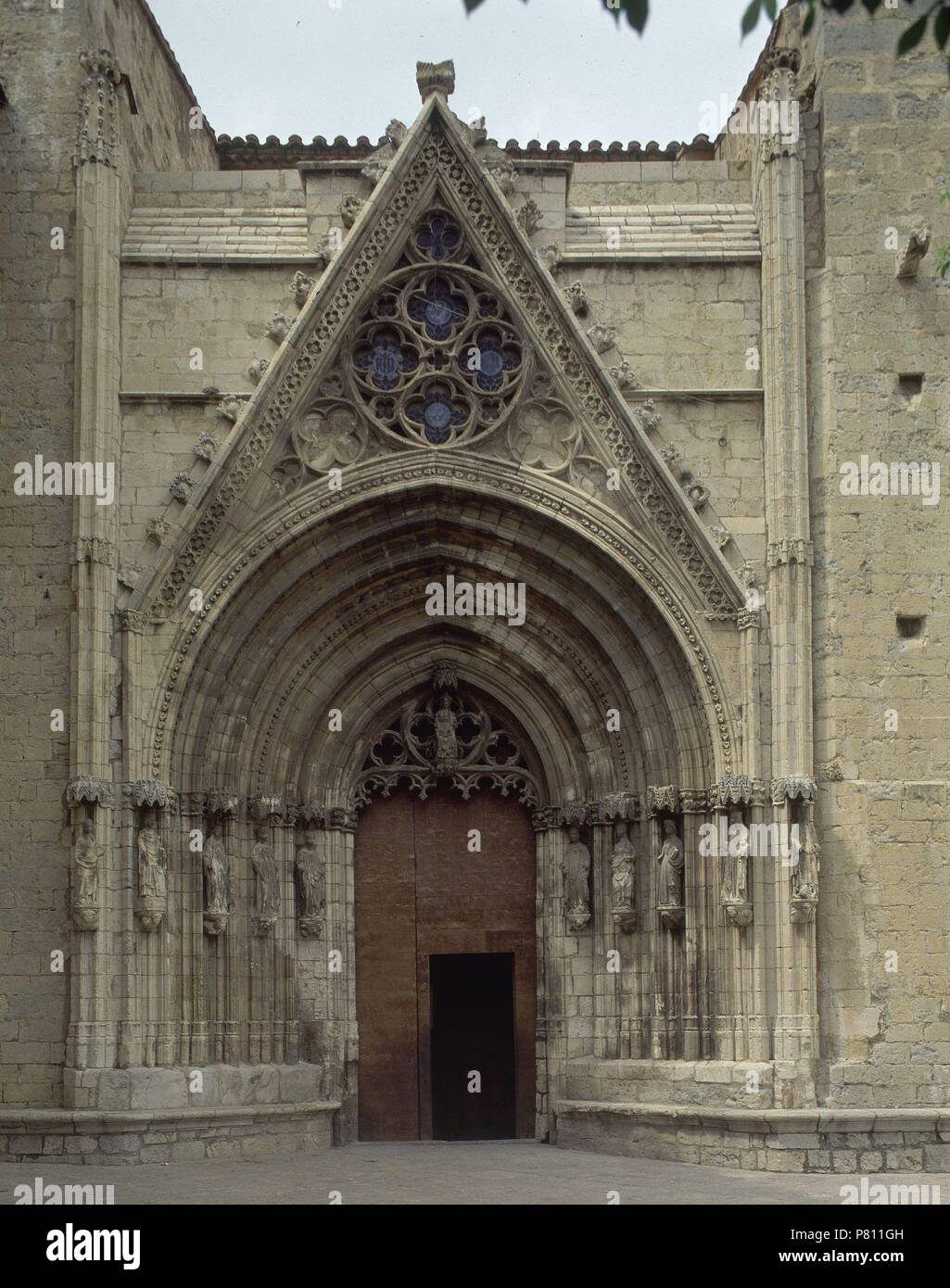 PORTADA DE LAS VIRGENES DE LA IGLESIA DE SANTA MARIA LA MAYOR - SIGLO XV. Lage: IGLESIA DE SANTA MARIA LA MAYOR, MORELLA, Castellón, Spanien. Stockfoto